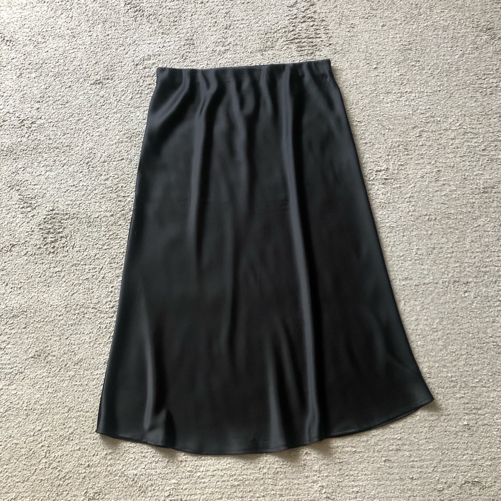 H&M Black Satin Skirt.NWOT.